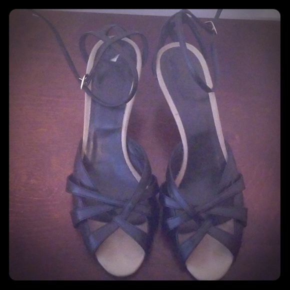 Women's classy black leather low heels sandals - Picture 1 of 7